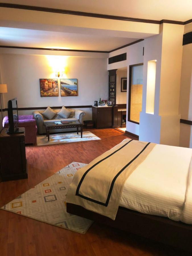 Hotel President Jalandhar Exteriör bild