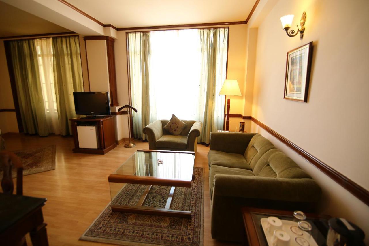 Hotel President Jalandhar Exteriör bild