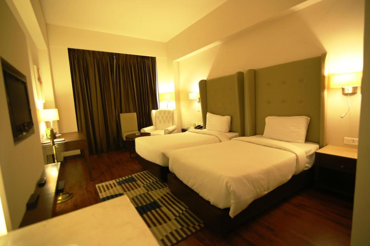 Hotel President Jalandhar Exteriör bild