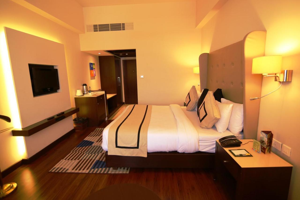 Hotel President Jalandhar Exteriör bild